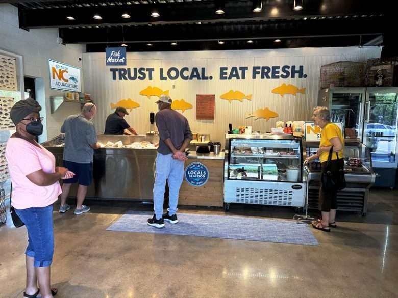 Frontcounter LocalsSeafoodERaleigh-FrontCounter